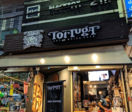 Tortuga, Art and Weird Café